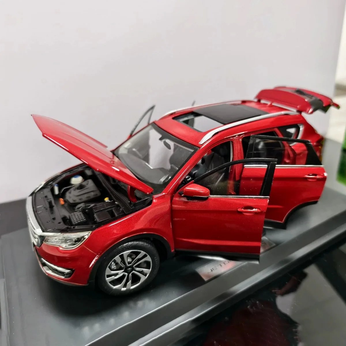 Jetour X70 Alloy Die-Cast Model Car - Red 1:18 Collectible