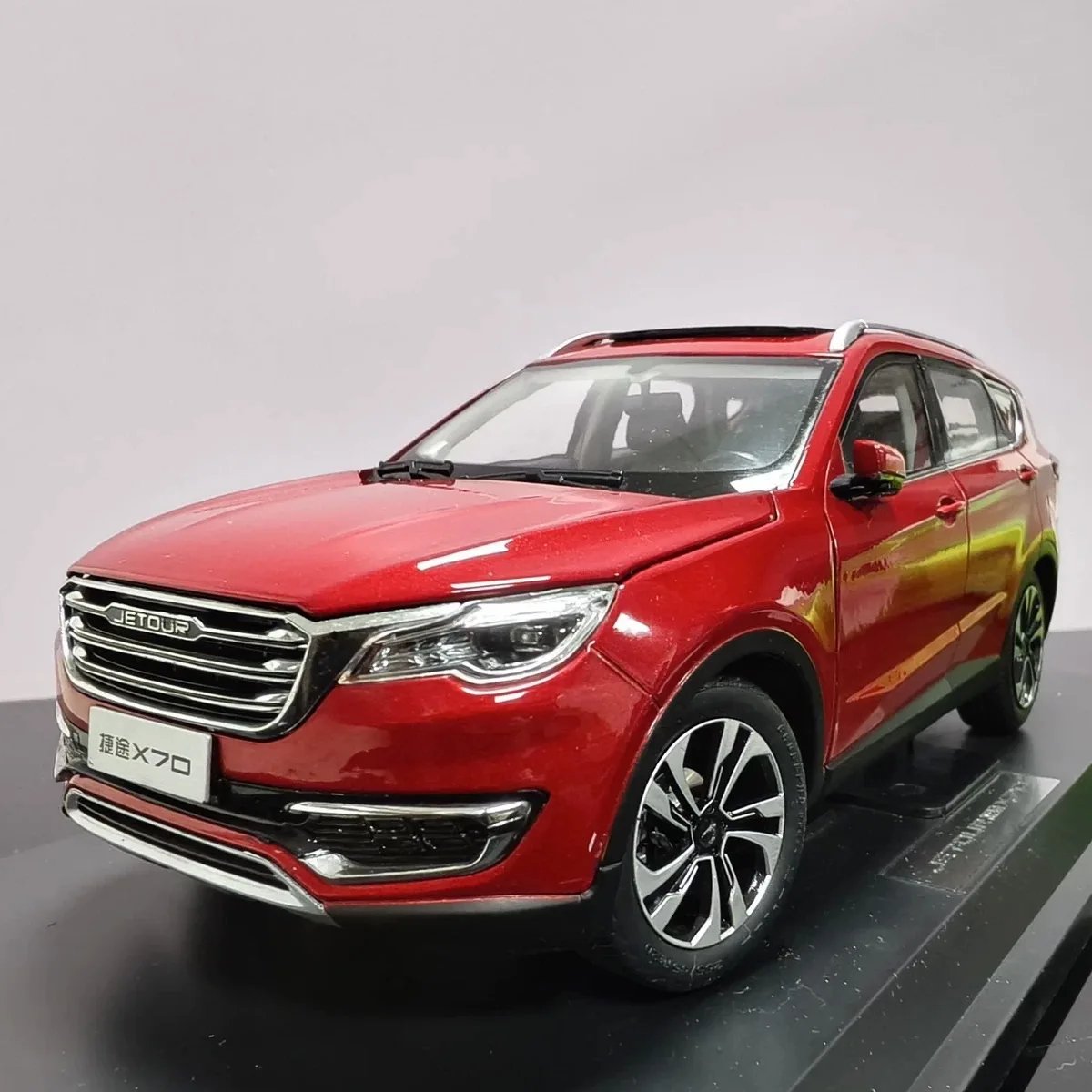 Jetour X70 Alloy Die-Cast Model Car - Red 1:18 Collectible