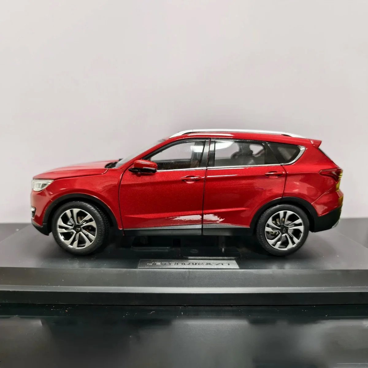 Jetour X70 Alloy Die-Cast Model Car - Red 1:18 Collectible